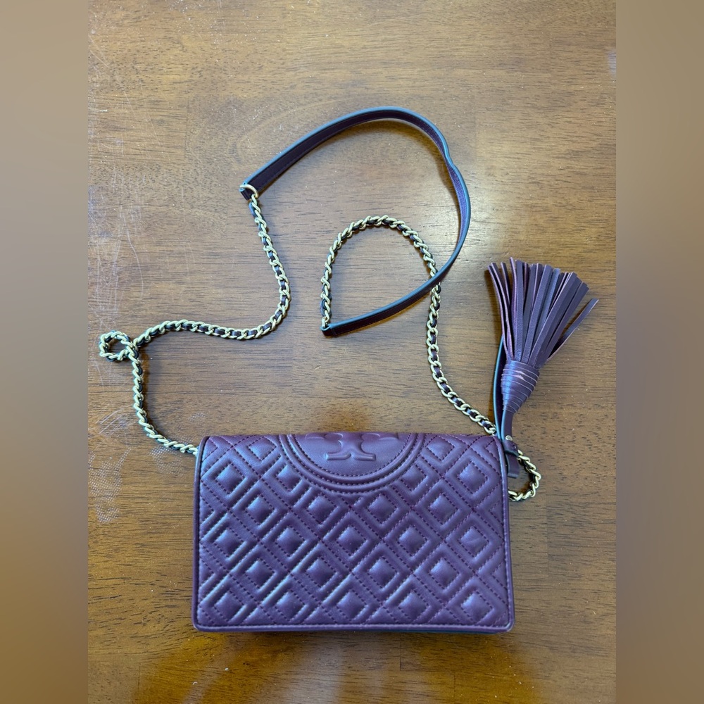 Tory Burch Quilted Leather Crossbody Bag with Chain Strap - Picture 3 of 3